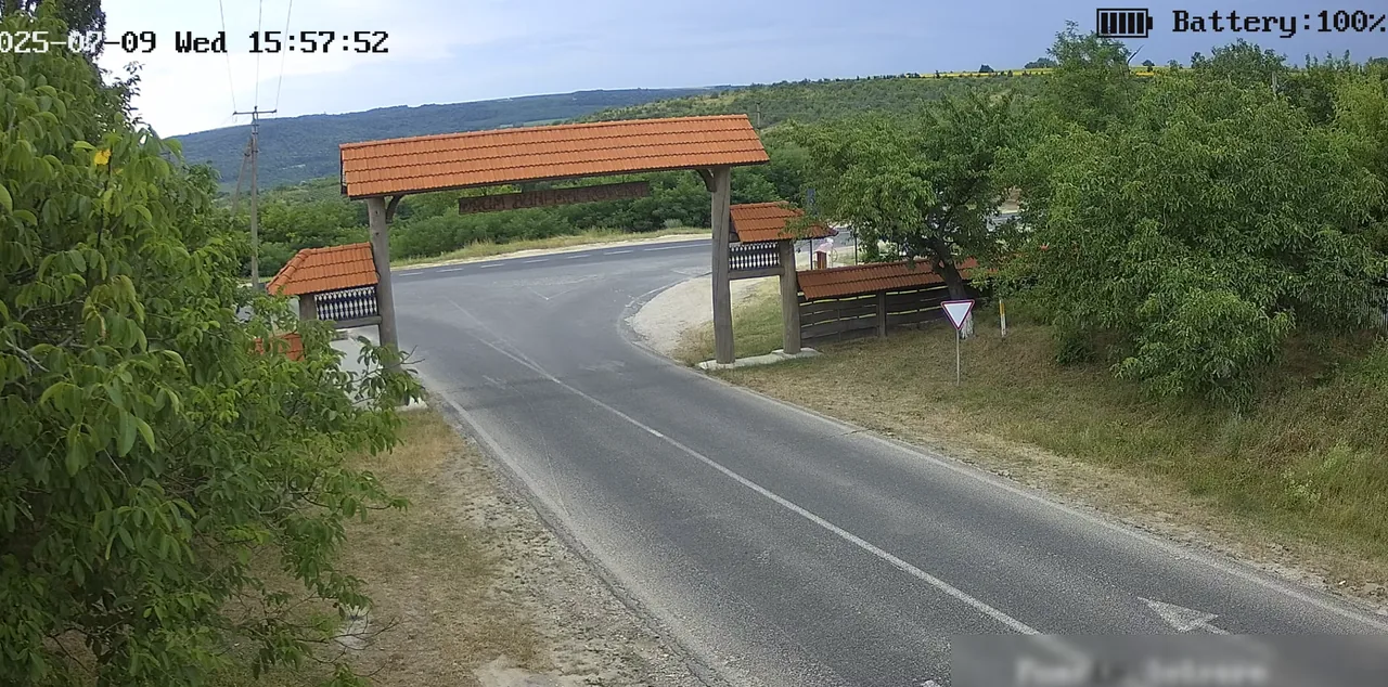 Cameră de supraveghere solară cu 4G la un drum, fără curent și fără cablu