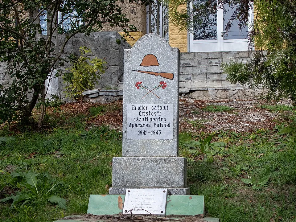 Памятник в селе Кристешть